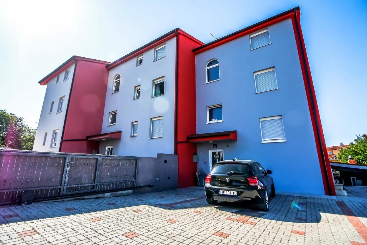 Apartments Saric Pula Exterior photo